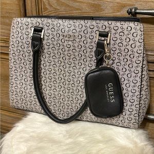 A real black and gray Guess bag. New. leather. amazing. very classy.
